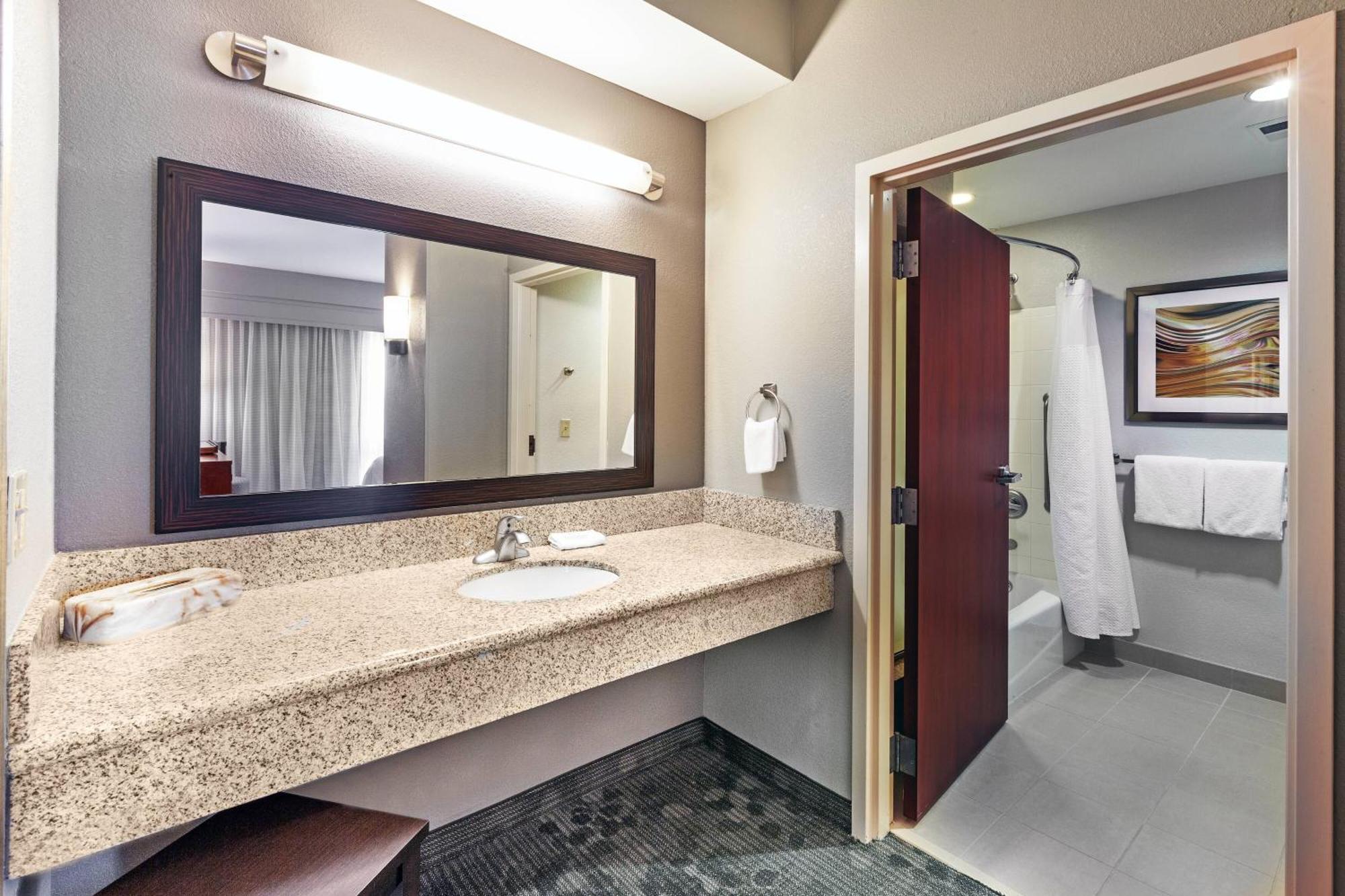 Hotel Courtyard By Marriott Tulsa Woodland Hills Exterior foto