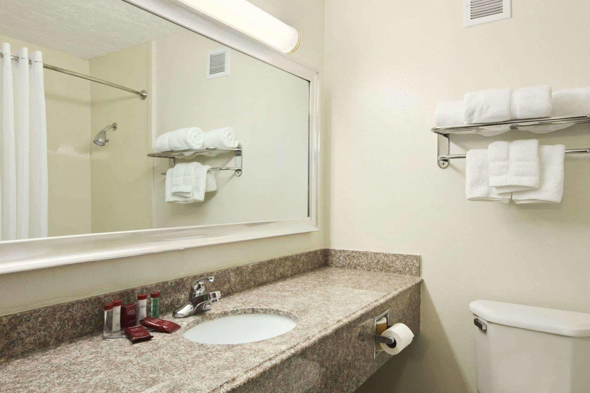 Hotel Courtyard By Marriott Tulsa Woodland Hills Exterior foto